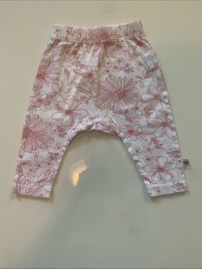 The Honest Company Pink Floral Baby Leggings Size 0-3M